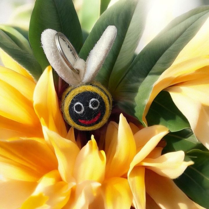 Bee Keyring The Nook Tenby