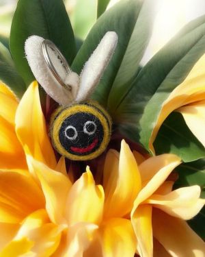 Bee Keyring