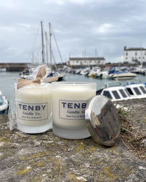 Black Plum And Rhubarb Glass Candles