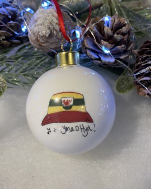Yma O Hyd Bauble