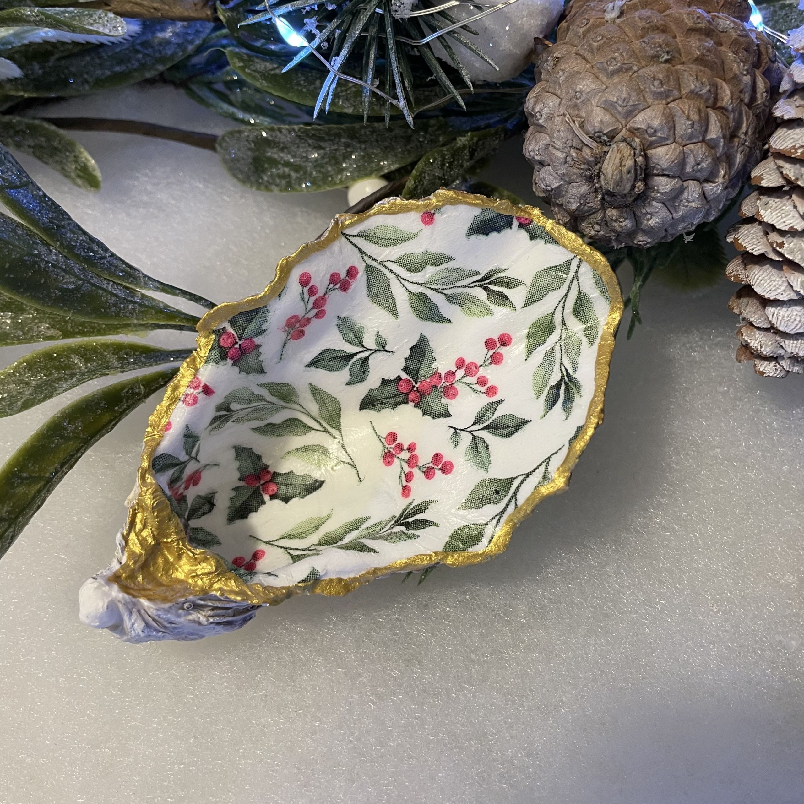 Christmas Holly Oyster Shell